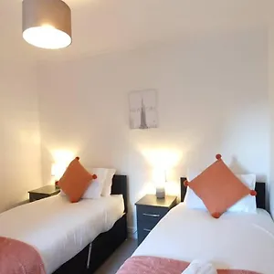 Bella Place - Comfy 3 Bedroom House By Bellaliving Holiday home